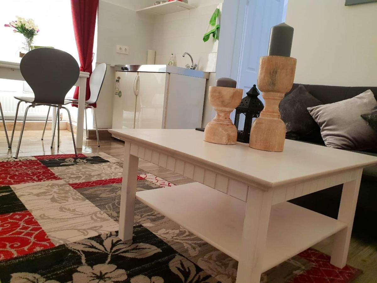 Cozy City Apartment 5 Wina Bagian luar foto