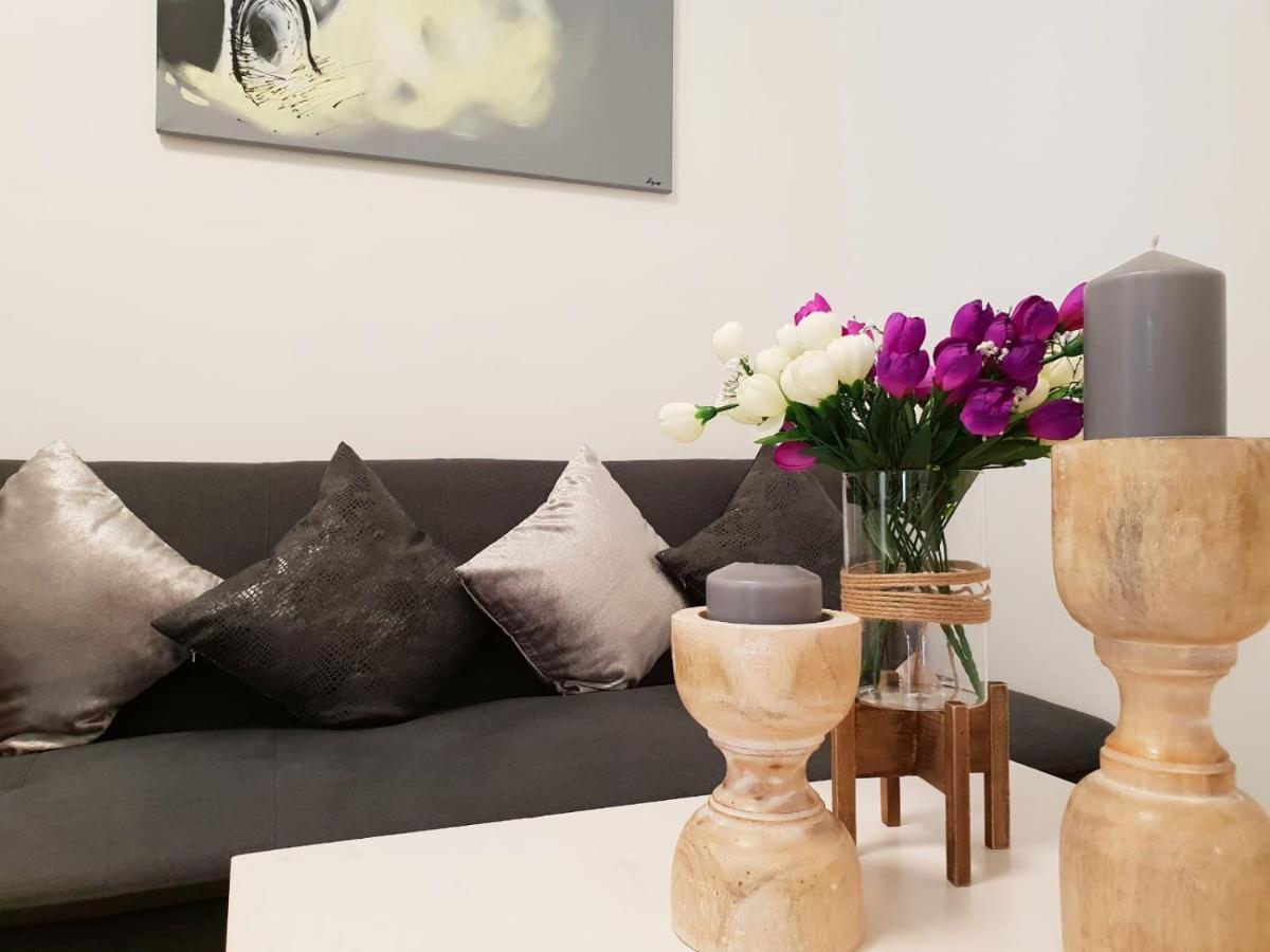 Cozy City Apartment 5 Wina Bagian luar foto