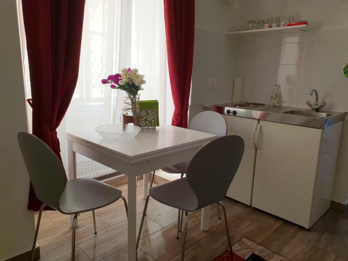Cozy City Apartment 5 Wina Bagian luar foto